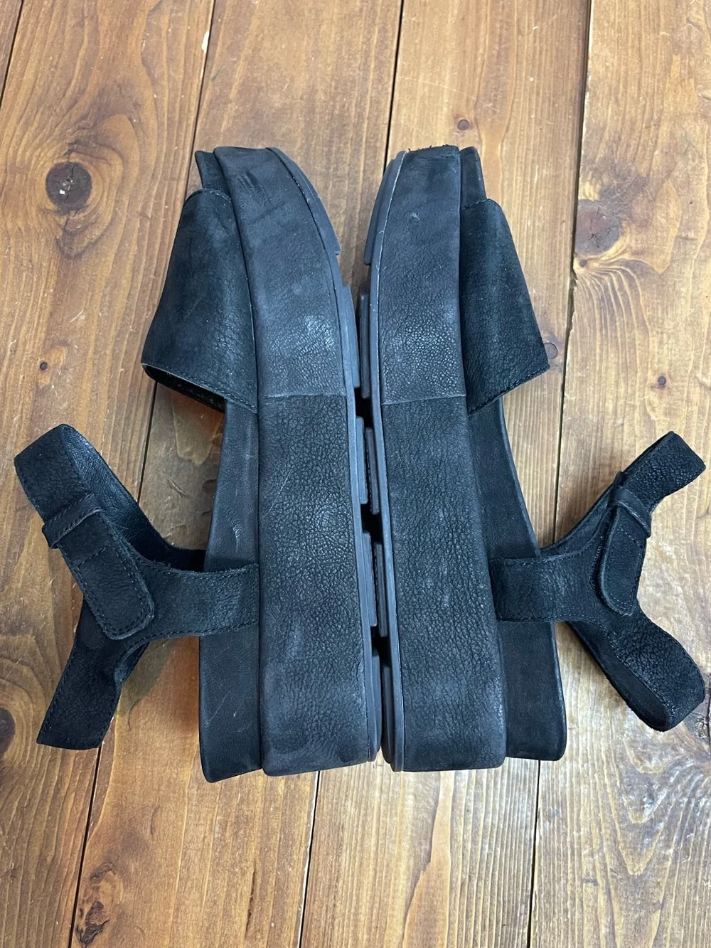 Eileen Fisher black leather platform sandals size 7.5